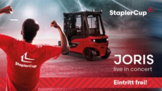 Keyvisual StaplerCup 2024 Forklifthero mit Stapler und Joris als Live-Act